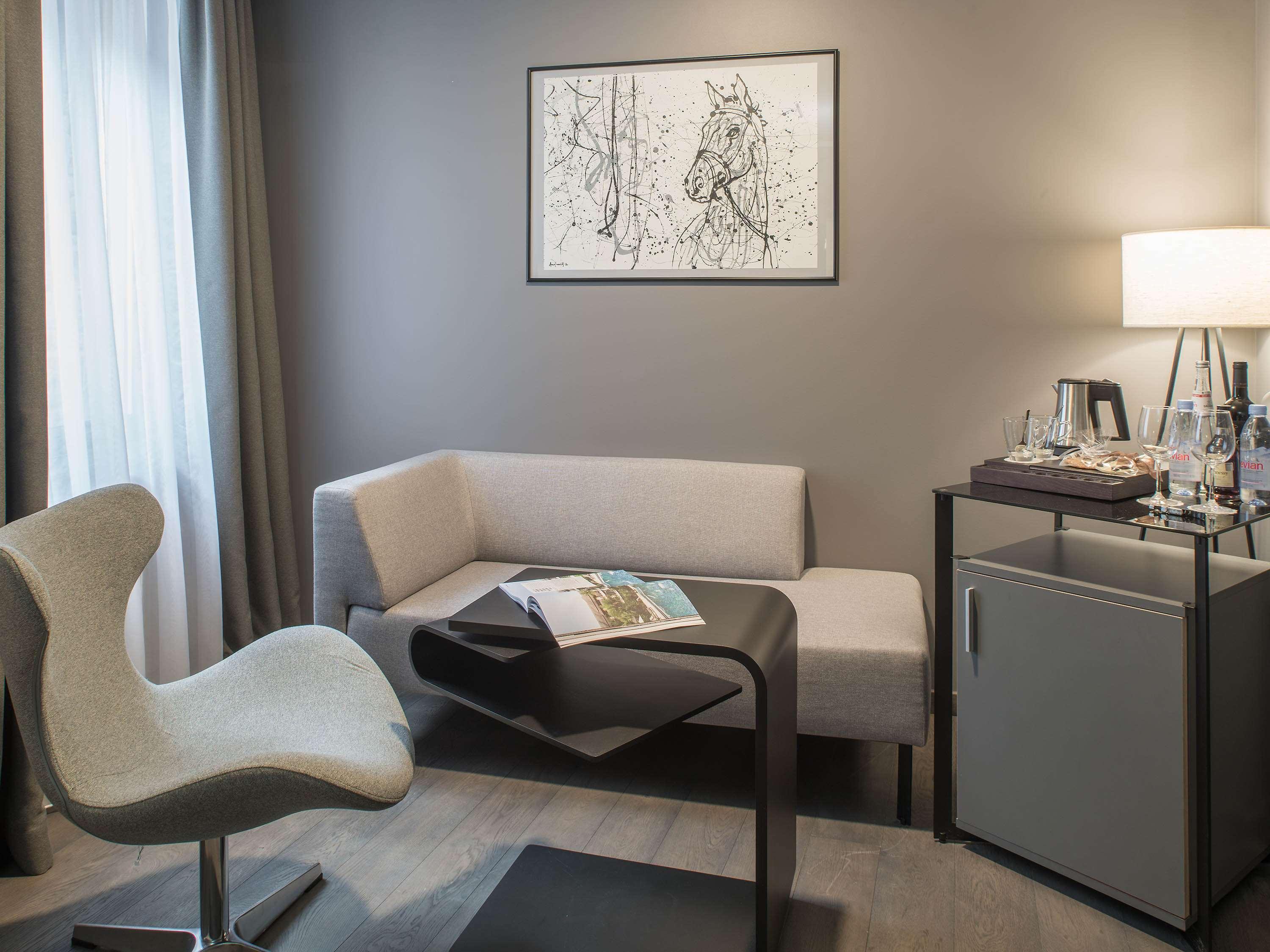 พูลแมน ริกา โอลด์ ทาวน์ Hotel รีกา ภายนอก รูปภาพ A suite at the Mandarin Oriental, Munich