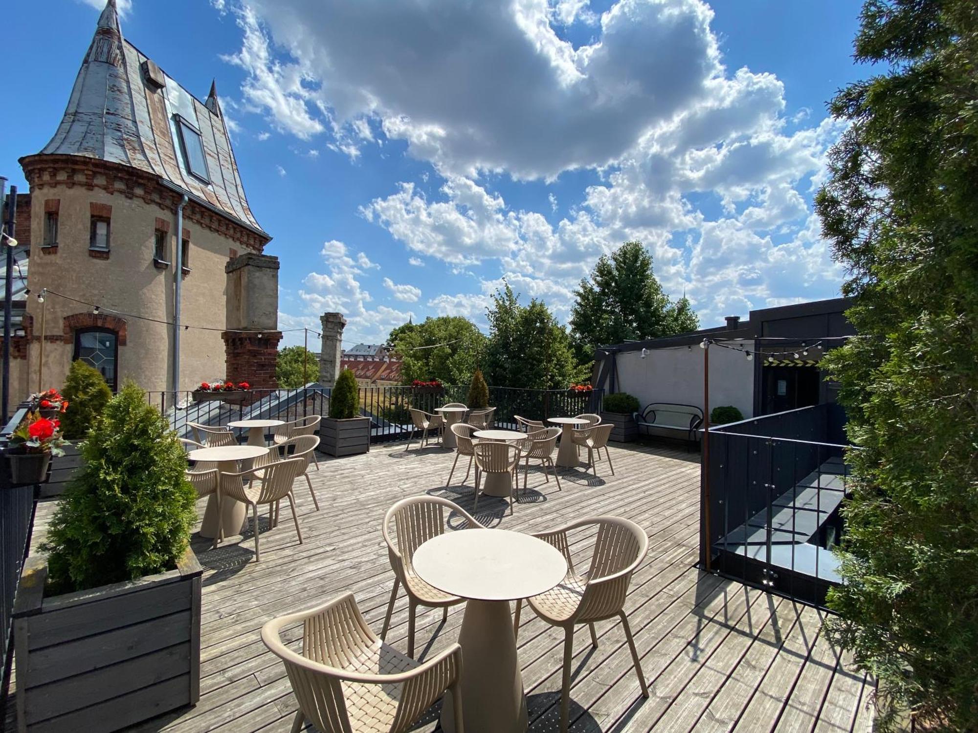 พูลแมน ริกา โอลด์ ทาวน์ Hotel รีกา ภายนอก รูปภาพ The rooftop terrace at the hotel