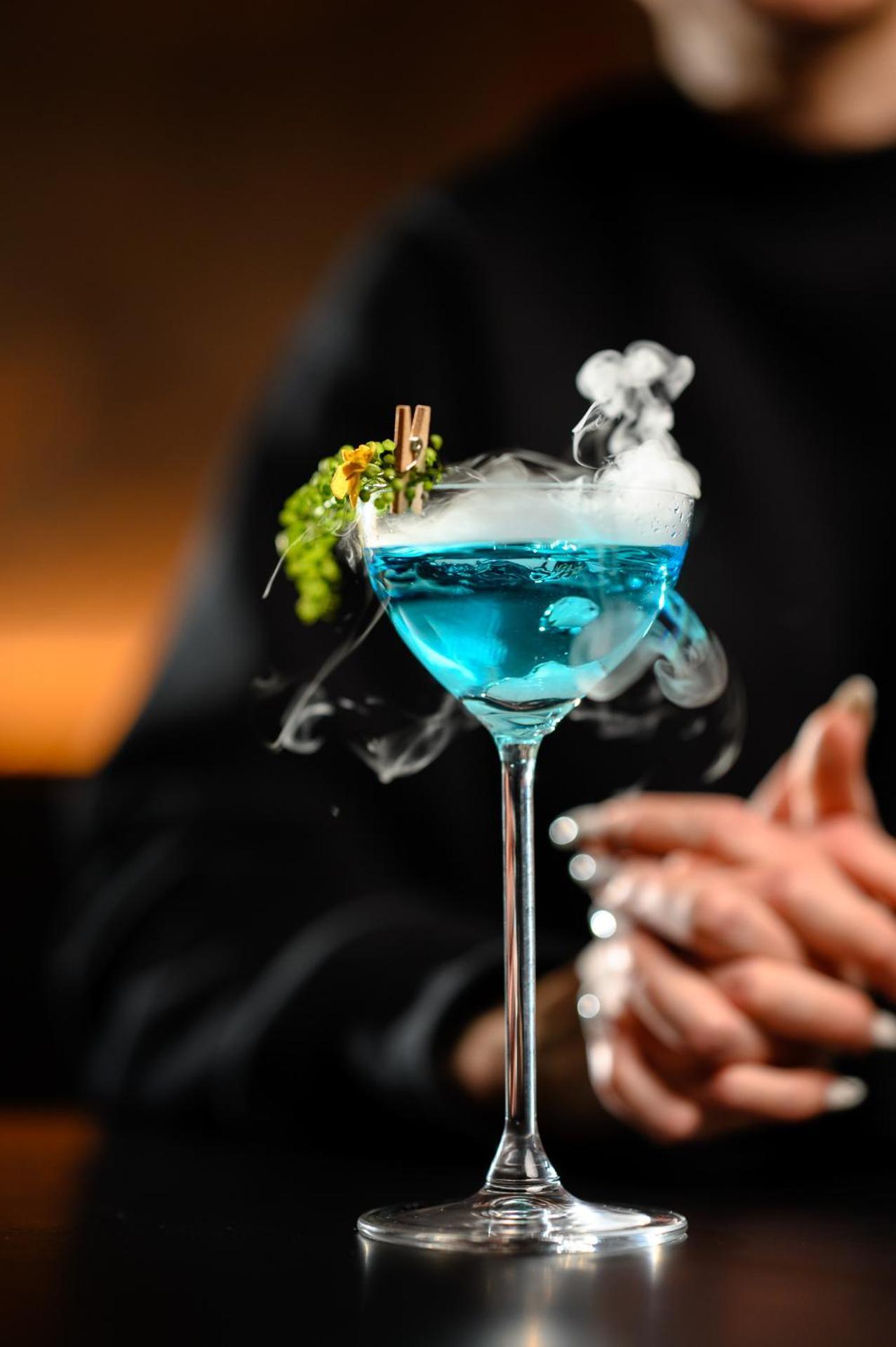 พูลแมน ริกา โอลด์ ทาวน์ Hotel รีกา ภายนอก รูปภาพ A blue cosmopolitan