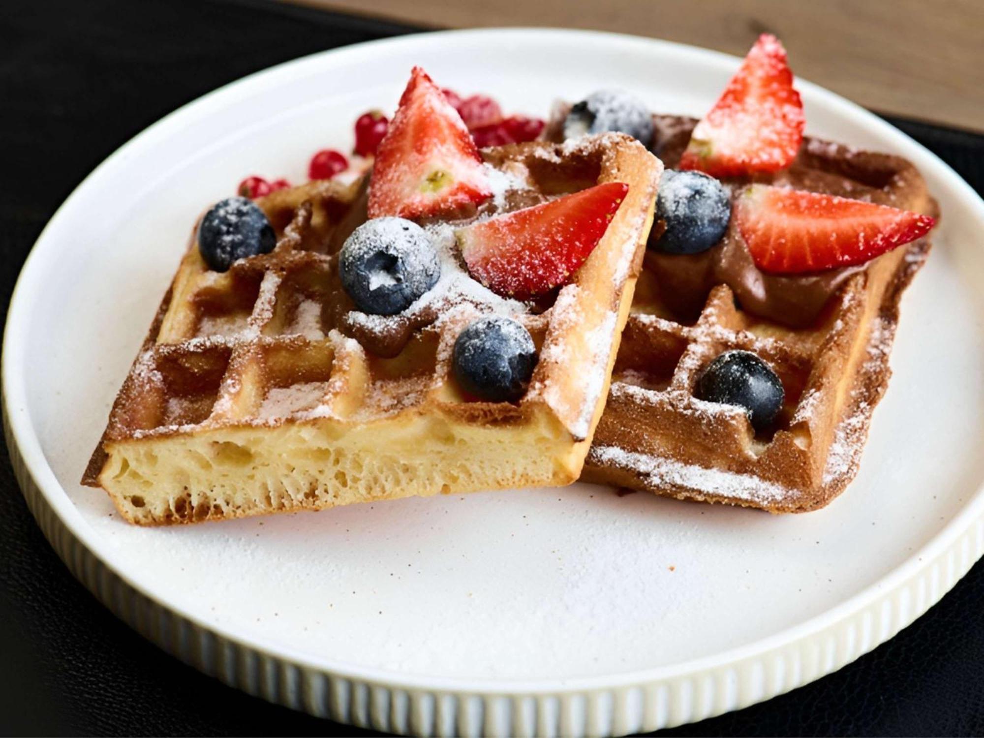 พูลแมน ริกา โอลด์ ทาวน์ Hotel รีกา ภายนอก รูปภาพ A square Liège waffle with fruit