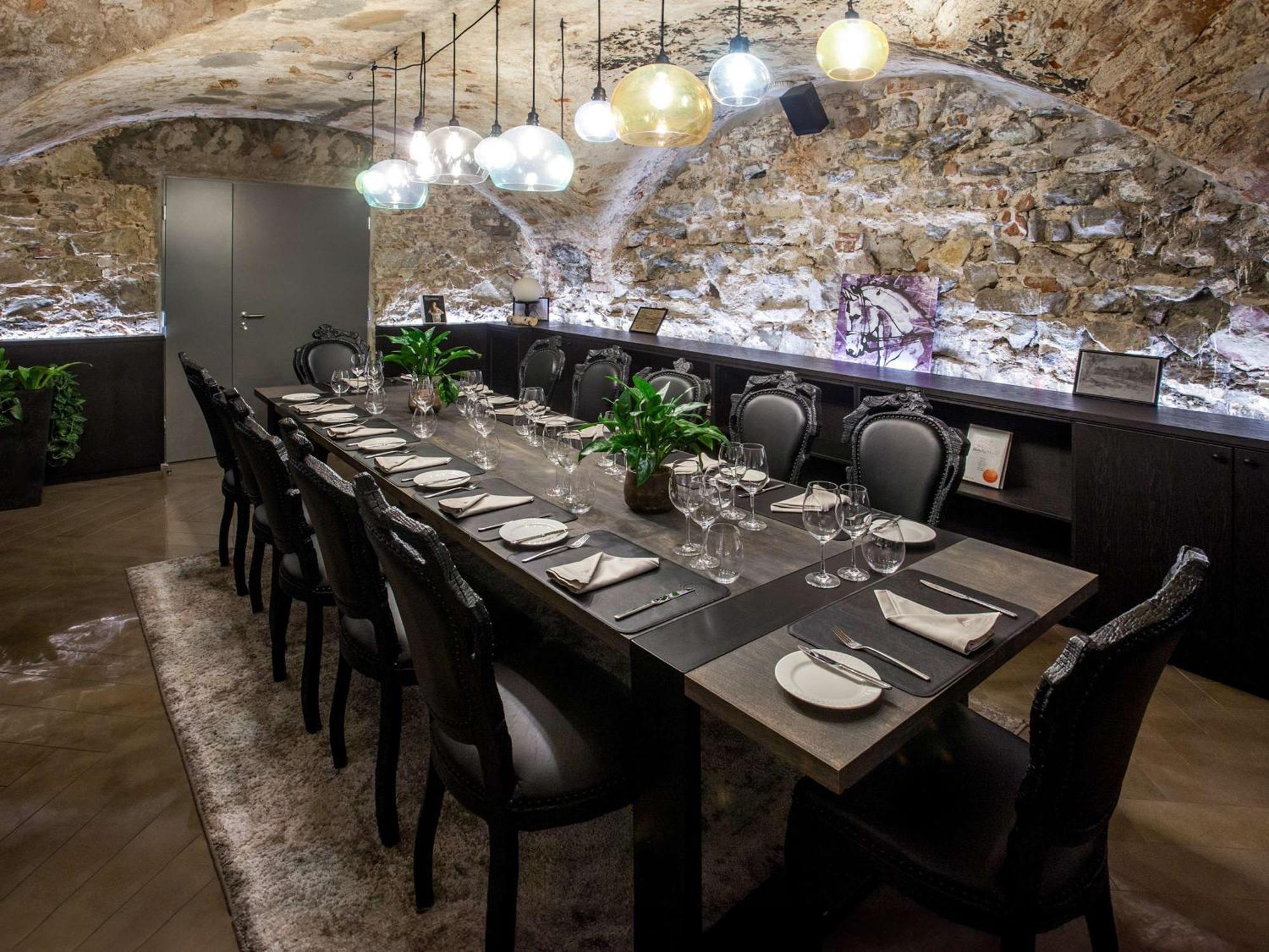 พูลแมน ริกา โอลด์ ทาวน์ Hotel รีกา ภายนอก รูปภาพ The interior of the restaurant