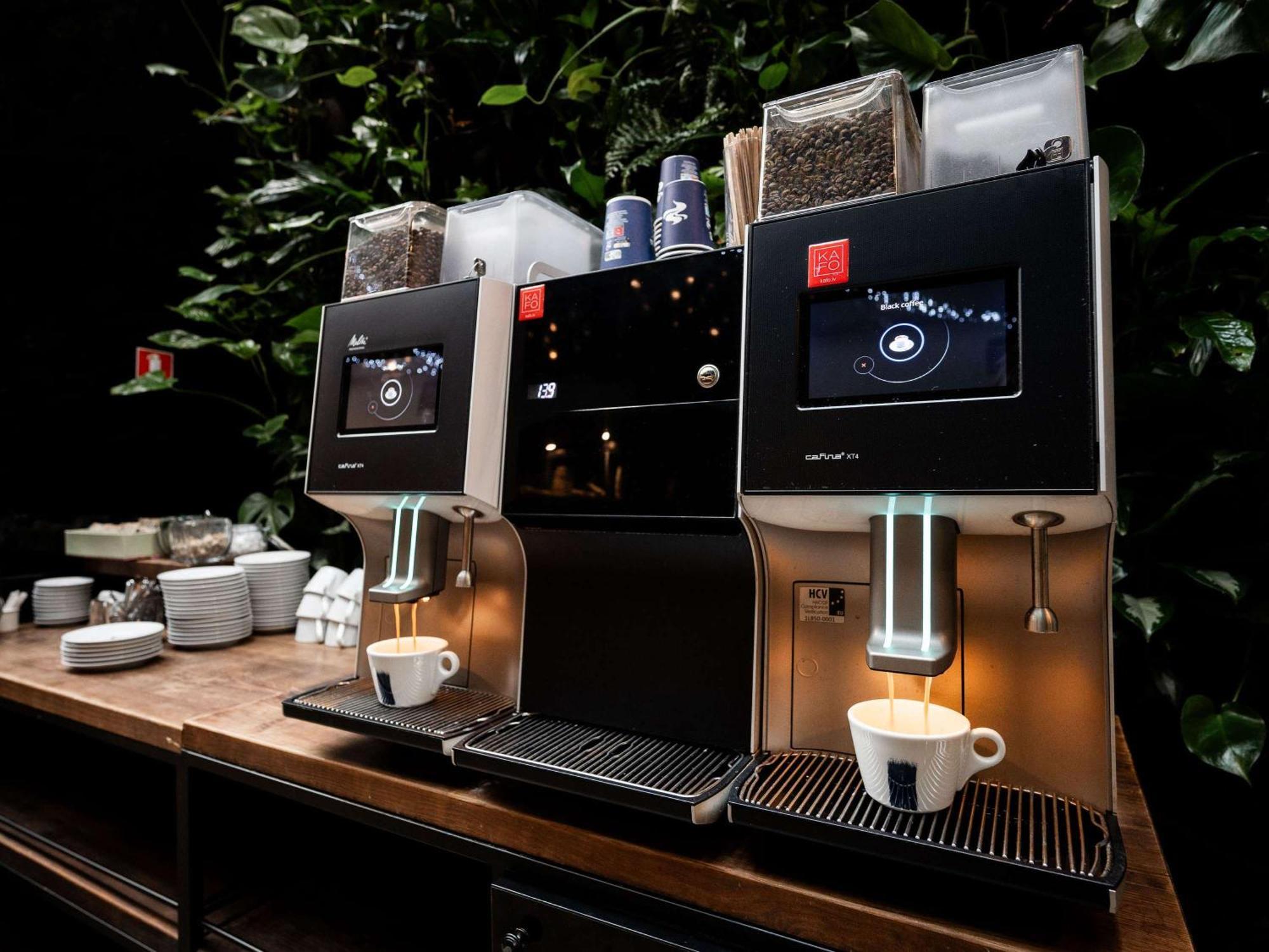 พูลแมน ริกา โอลด์ ทาวน์ Hotel รีกา ภายนอก รูปภาพ A coffee machine
